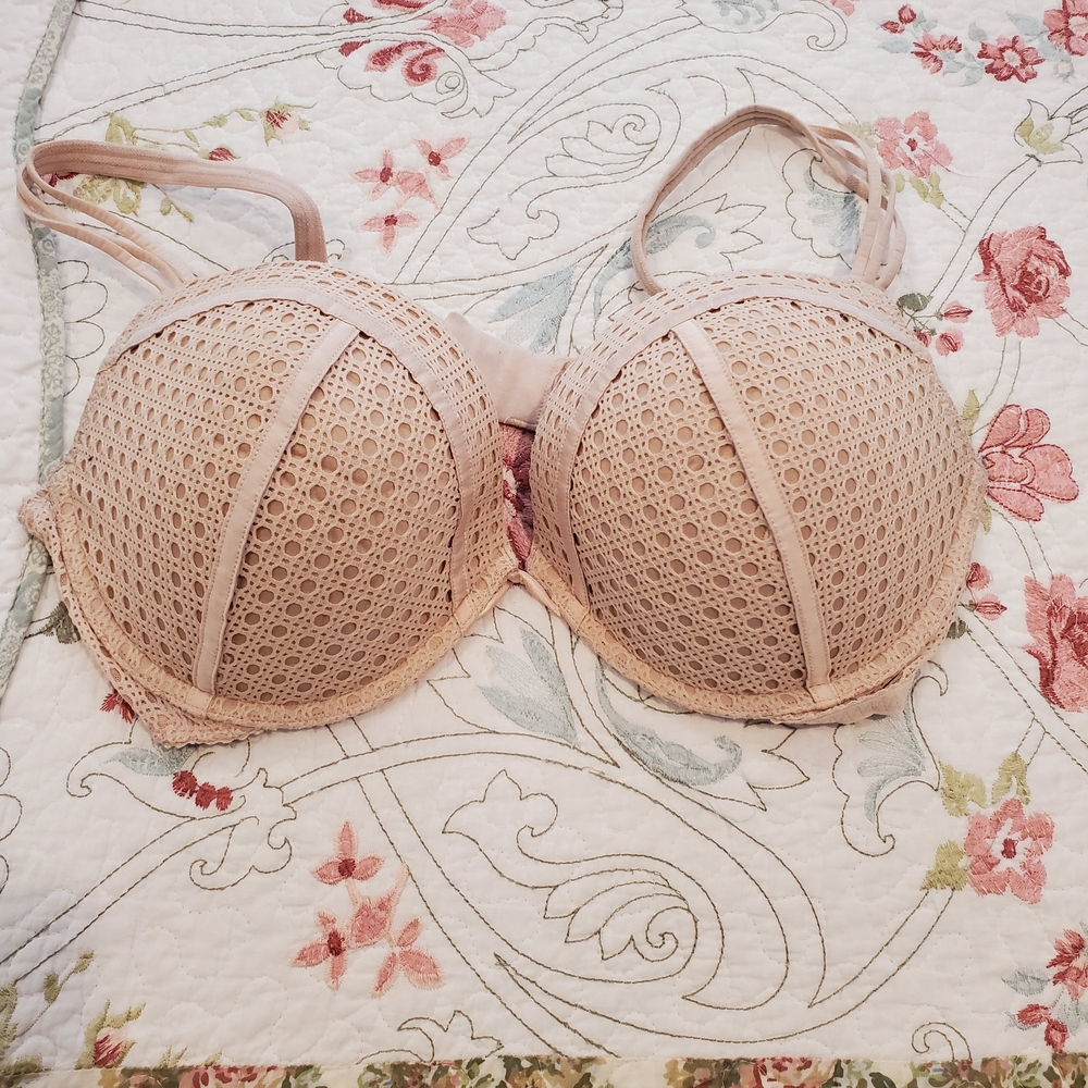 Victoria's Secret Crochet Lace Bra in Cream